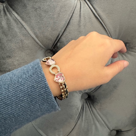 CHANEL Spring 23 COCO CRUSH CUFF BRACELET - Picture 3 of 8